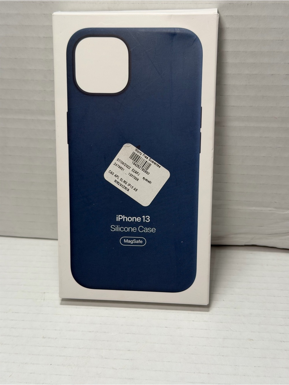 Apple Silicone Case with MagSafe for iPhone 13 - Abyss Blue